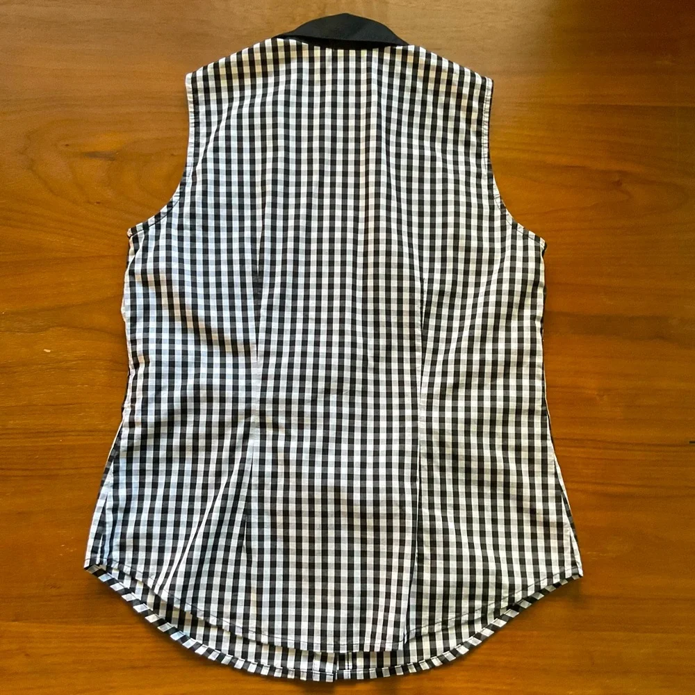 Strawberry Sleeveless Blouse - Picture 3 of 4